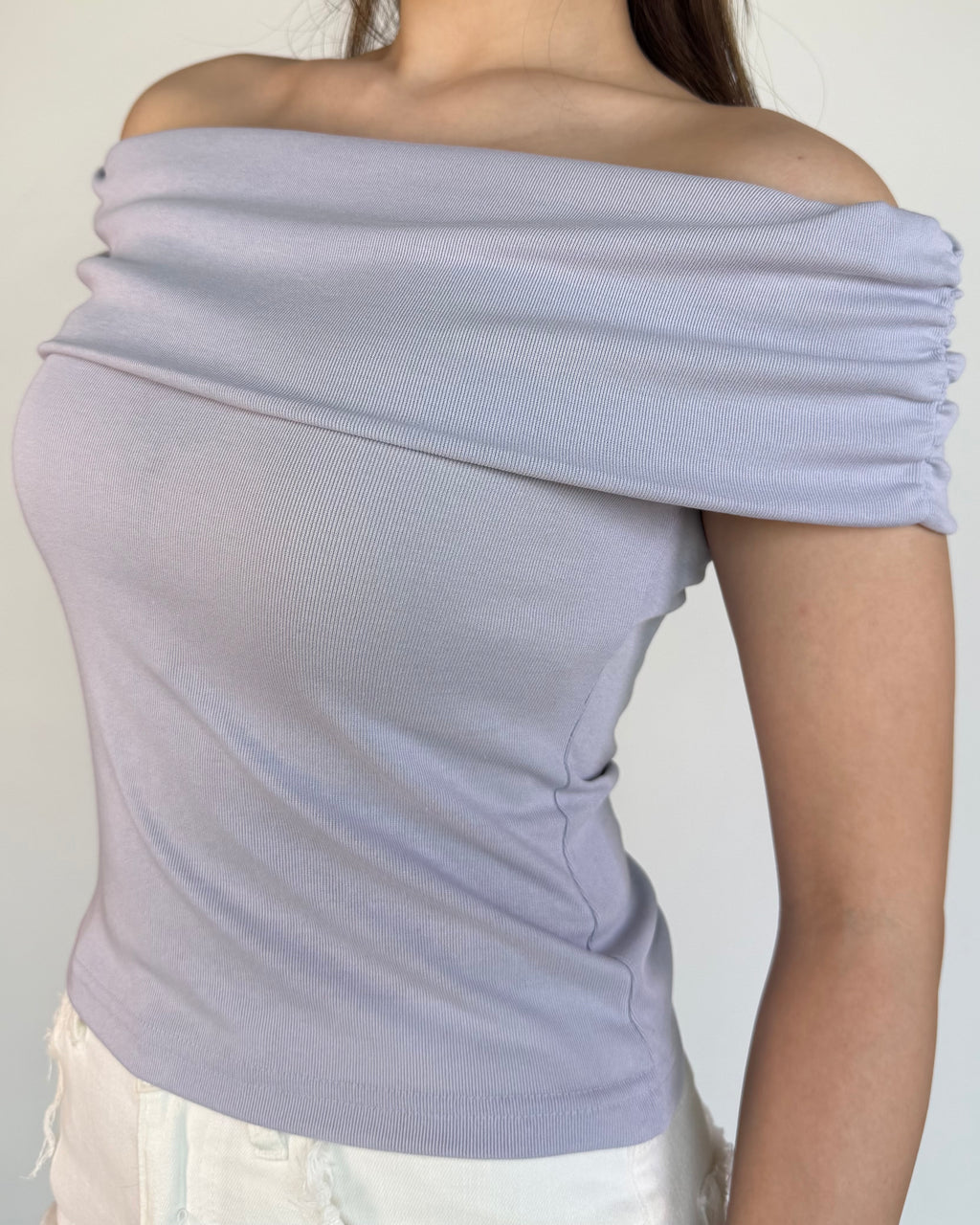 Luna Off‑Shoulder Top
柔霧一字領上衣