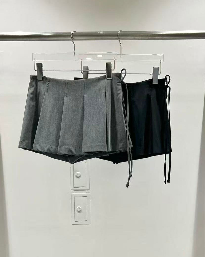 Tailored Pleated Tie-Side Skort
西裝感百褶綁帶裙褲