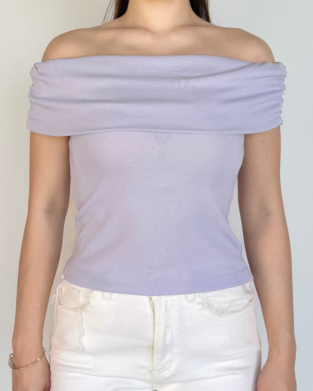 Luna Off‑Shoulder Top
柔霧一字領上衣