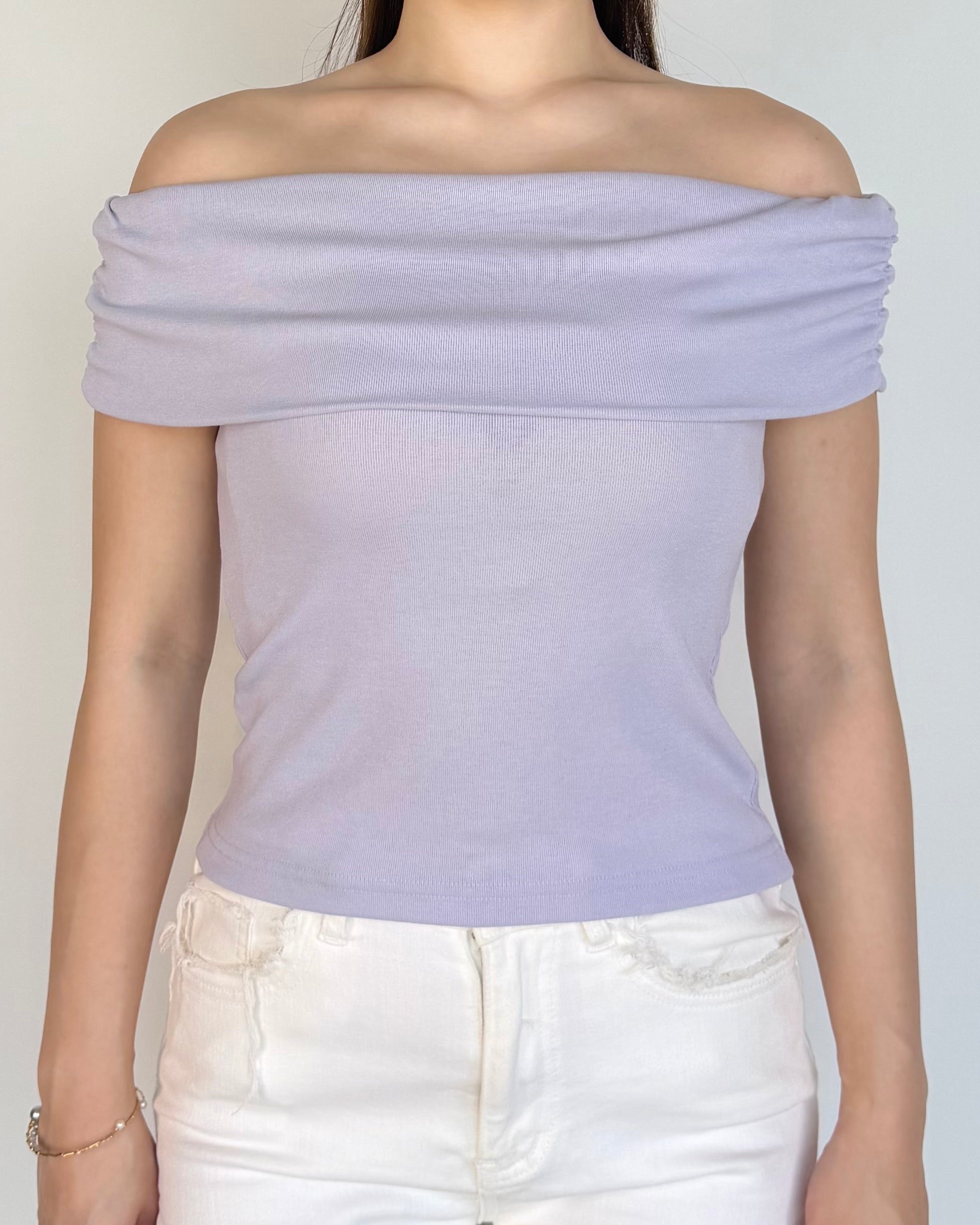 Luna Off‑Shoulder Top
柔霧一字領上衣