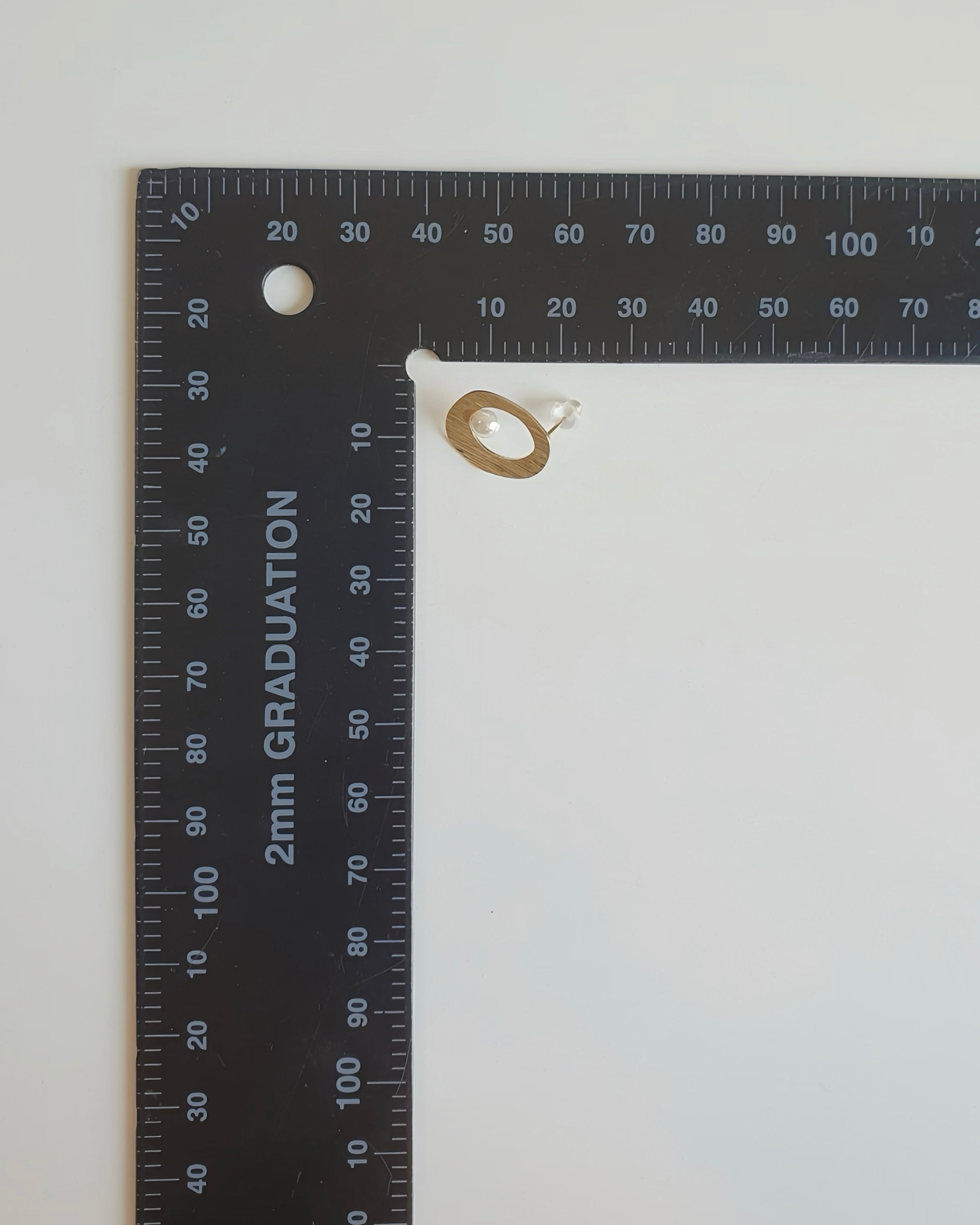 Minimal Oval Pearl Stud Earrings