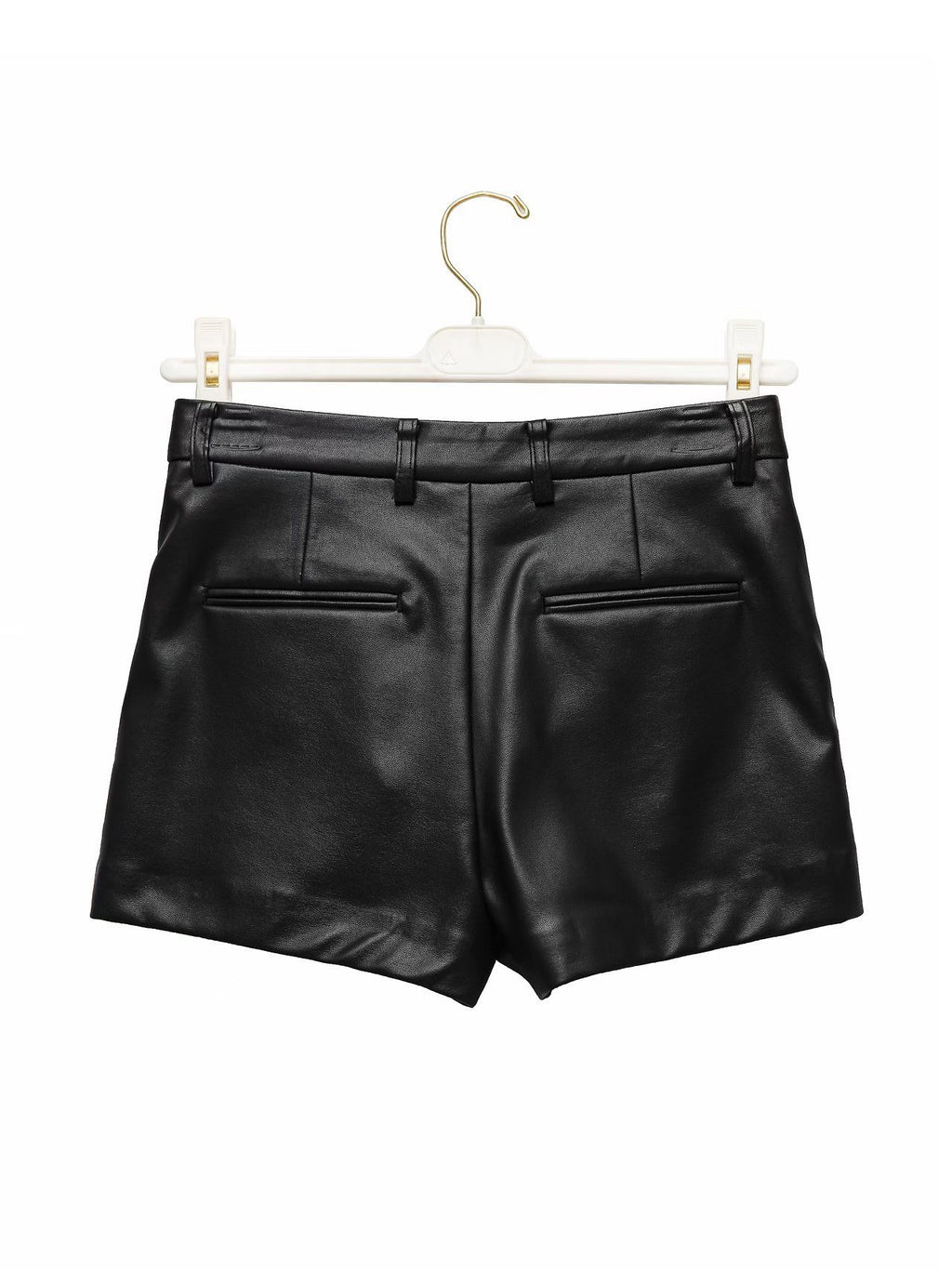Raven Faux Leather Shorts
Raven 仿皮短褲