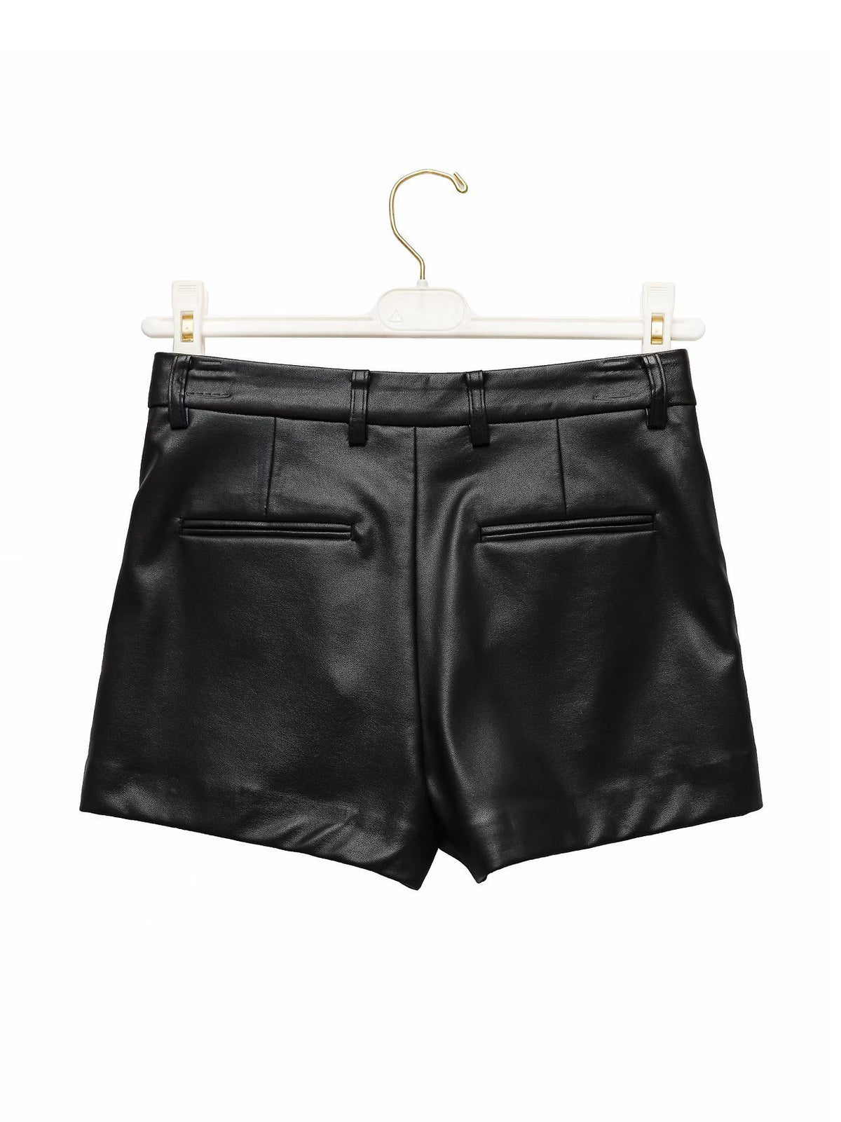 Raven Faux Leather Shorts
Raven 仿皮短褲