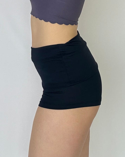Fold-Down High Waist Shorts
高腰可反摺運動短褲