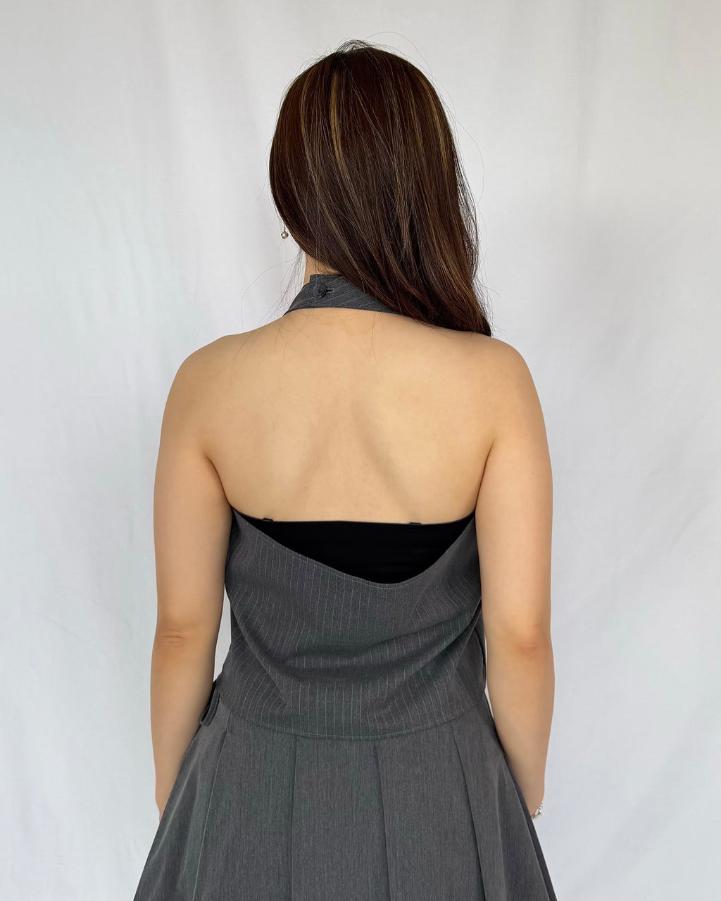 Sleek Pinstripe Halter Vest Top
細條紋西裝掛頸背心
