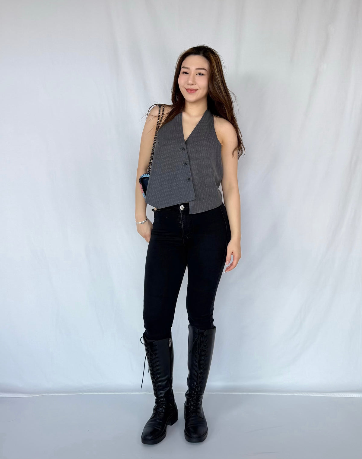 Sleek Pinstripe Halter Vest Top
細條紋西裝掛頸背心