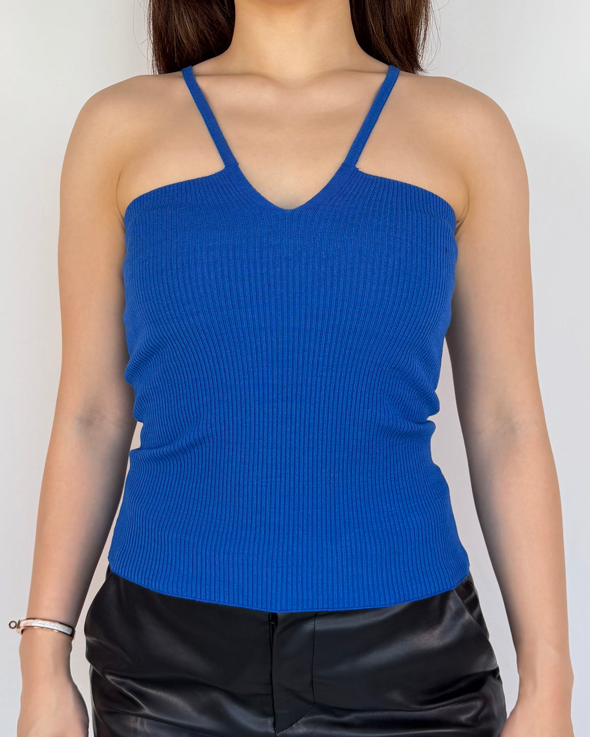 Effortless V-Neck Knit Top 
質感V領坑紋針織背心