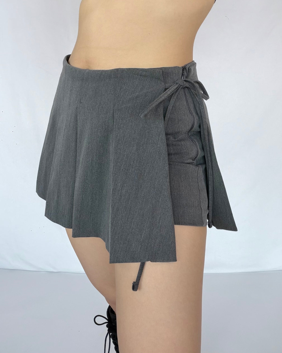 Tailored Pleated Tie-Side Skort
西裝感百褶綁帶裙褲