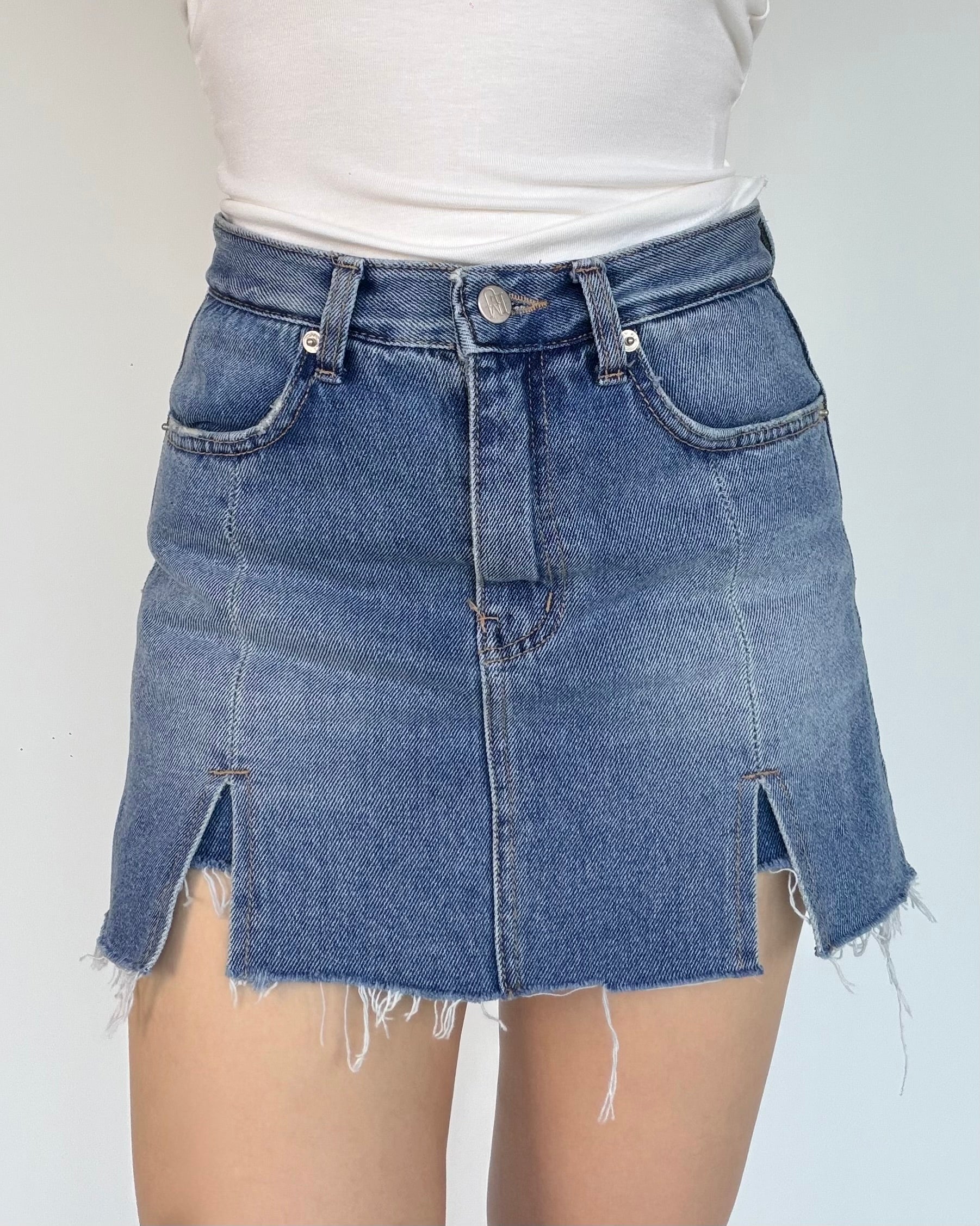 Sweetheart Denim Mini Skirt
愛心口袋牛仔短裙