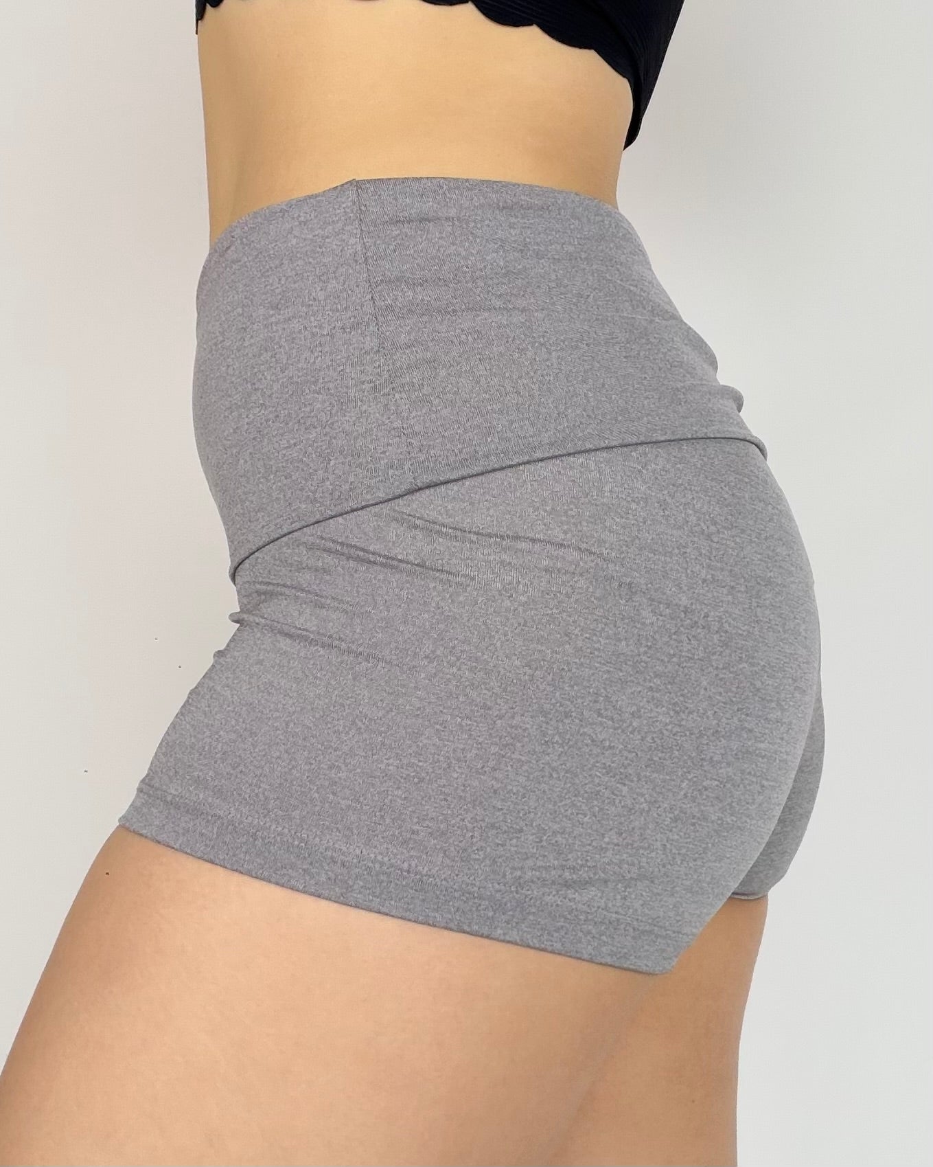 Fold-Down High Waist Shorts
高腰可反摺運動短褲