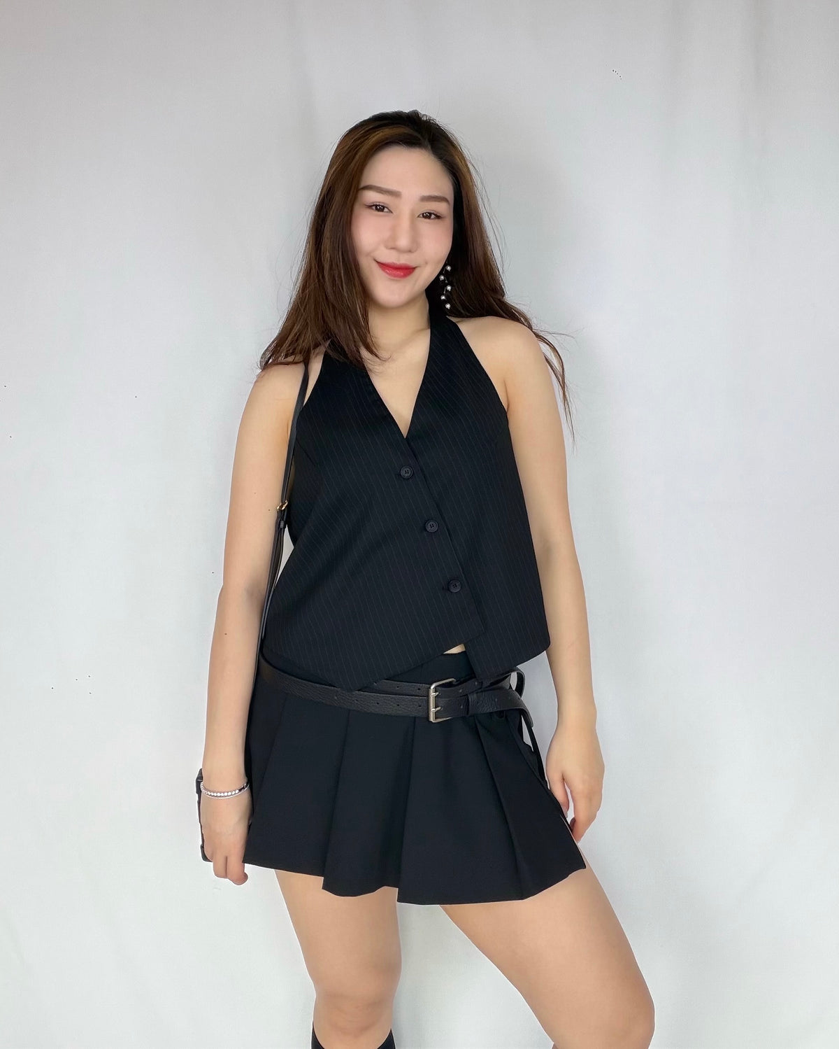 Sleek Pinstripe Halter Vest Top
細條紋西裝掛頸背心