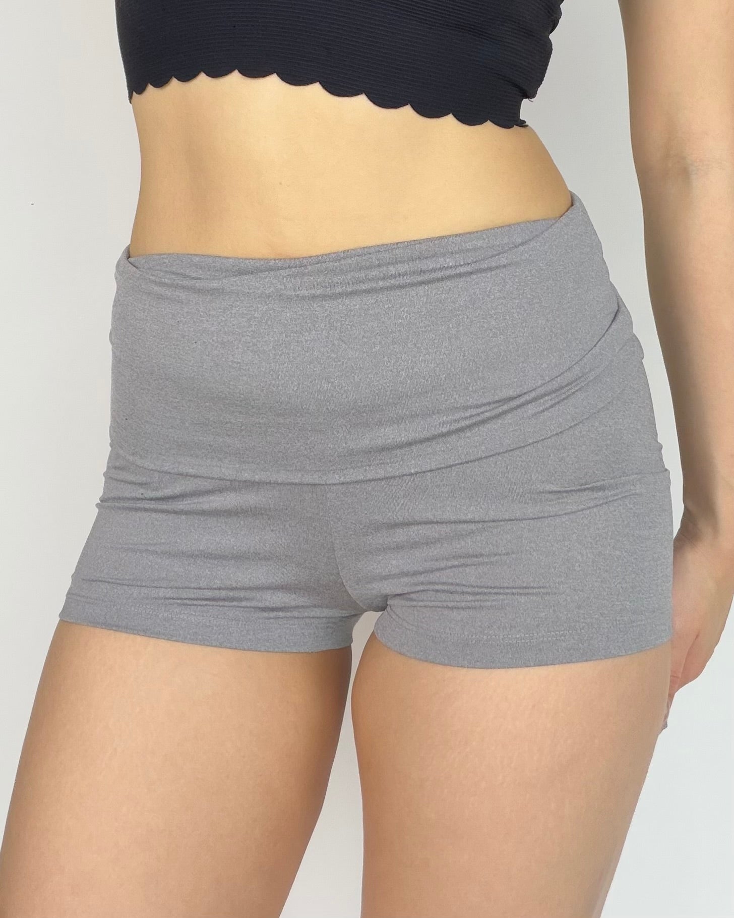 Fold-Down High Waist Shorts
高腰可反摺運動短褲