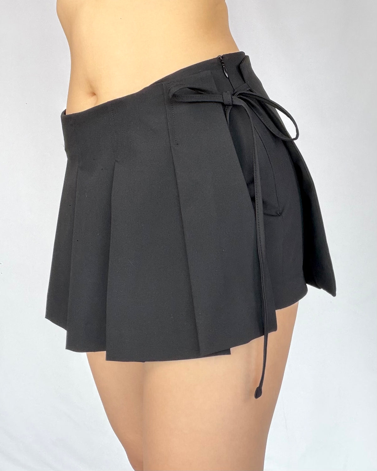 Tailored Pleated Tie-Side Skort
西裝感百褶綁帶裙褲