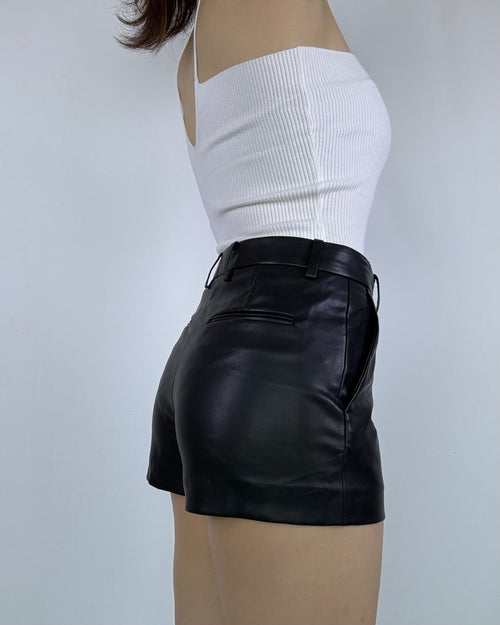 Raven Faux Leather Shorts
Raven 仿皮短褲