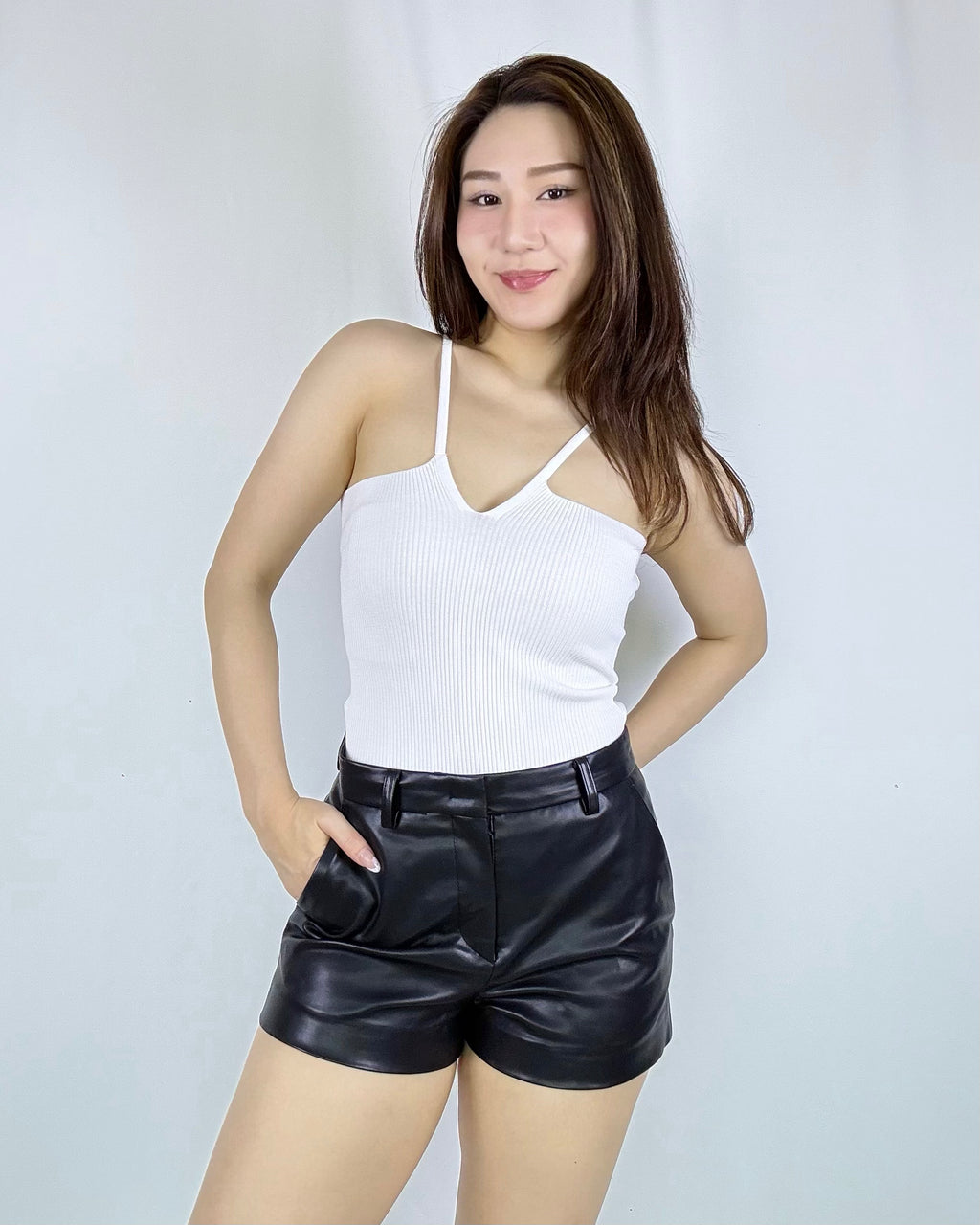 Raven Faux Leather Shorts
Raven 仿皮短褲