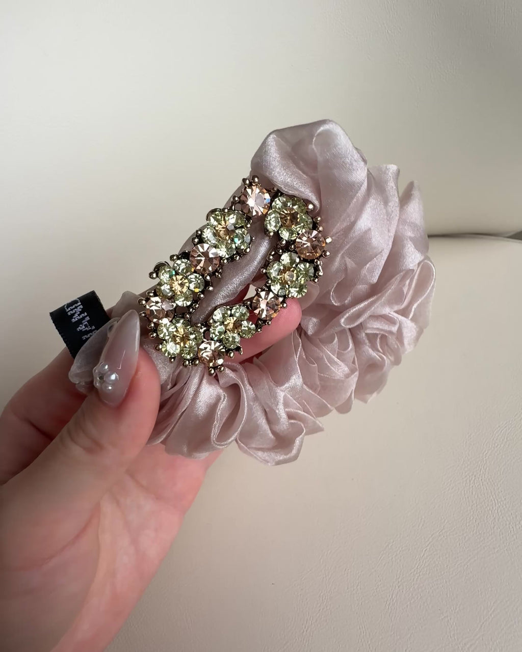 Luxe Crystal Satin Hair Scrunchie – Medium 
輕奢絲光水晶髮圈